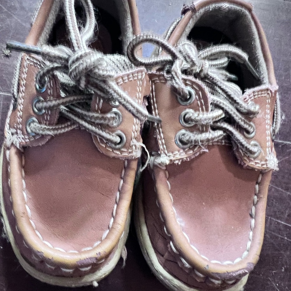 Kids Size 7 "Highland Creek" Classic Tan Kids Shoes Docker Boat shoes  GUC ❤️